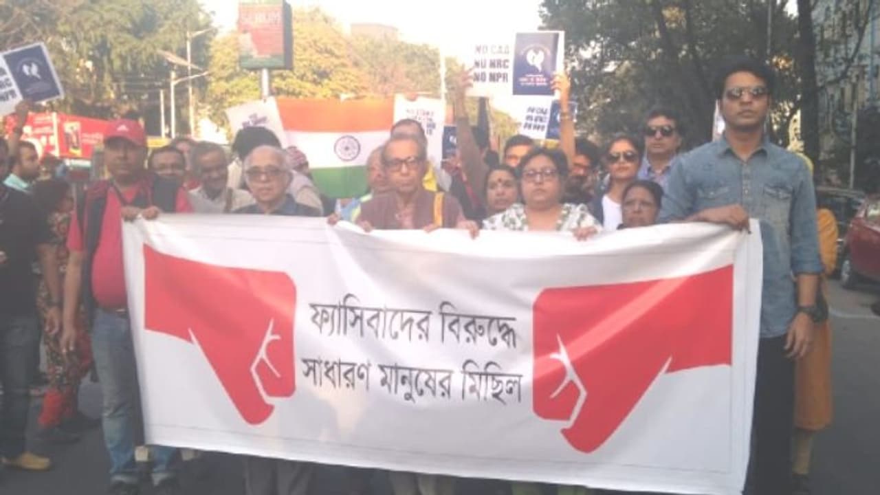 এবার নাগরিকত্ব আইনের বিরুদ্ধে পথে নামলেন অনির্বাণ অনীকরা এবার নাগরিকত্ব আইনের বিরুদ্ধে পথে নামলেন অনির্বাণ অনীকরা