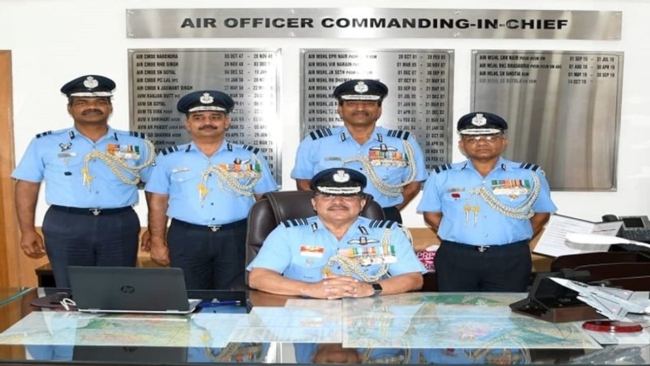 ಬೀದರ್‌ಗೆ ಏರ್‌ ಮಾರ್ಷಲ್‌ ಬುಟೋಲಾ ಭೇಟಿ: ಪ್ರಶಿಕ್ಷಣಾರ್ಥಿಗಳೊಂದಿಗೆ ಸಂವಾದ