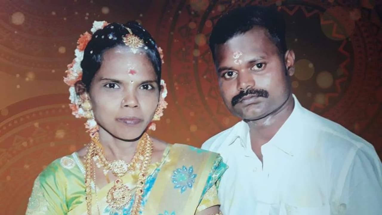 மனைவியை அரிவாளால் கொடூரமாக வெட்டிக்கொன்ற கணவன்..! கள்ளக்காதலை தட்டிக்கேட்டதால் வெறிச்செயல்..! மனைவியை அரிவாளால் கொடூரமாக வெட்டிக்கொன்ற கணவன்..! கள்ளக்காதலை தட்டிக்கேட்டதால் வெறிச்செயல்..!