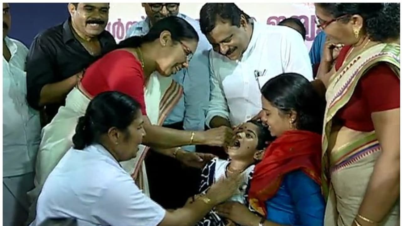 പോളിയോ തുള്ളിമരുന്ന് വിതരണം ആരംഭിച്ചു പോളിയോ തുള്ളിമരുന്ന് വിതരണം ആരംഭിച്ചു