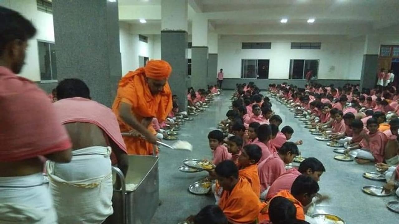 ಕೊಪ್ಪಳದ ಗವಿಮಠ ಜಾತ್ರೆ: 25 ಲಕ್ಷ ಭಕ್ತರಿಗೆ ಪ್ರಸಾದ ವಿತರಣೆ