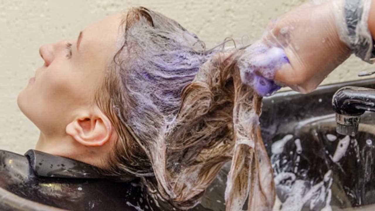 হেয়ার কালারের ৪ মারাত্মক পার্শ্বপ্রতিক্রিয়া, জেনে নিন বিশেষজ্ঞদের মতামত হেয়ার কালারের ৪ মারাত্মক পার্শ্বপ্রতিক্রিয়া, জেনে নিন বিশেষজ্ঞদের মতামত