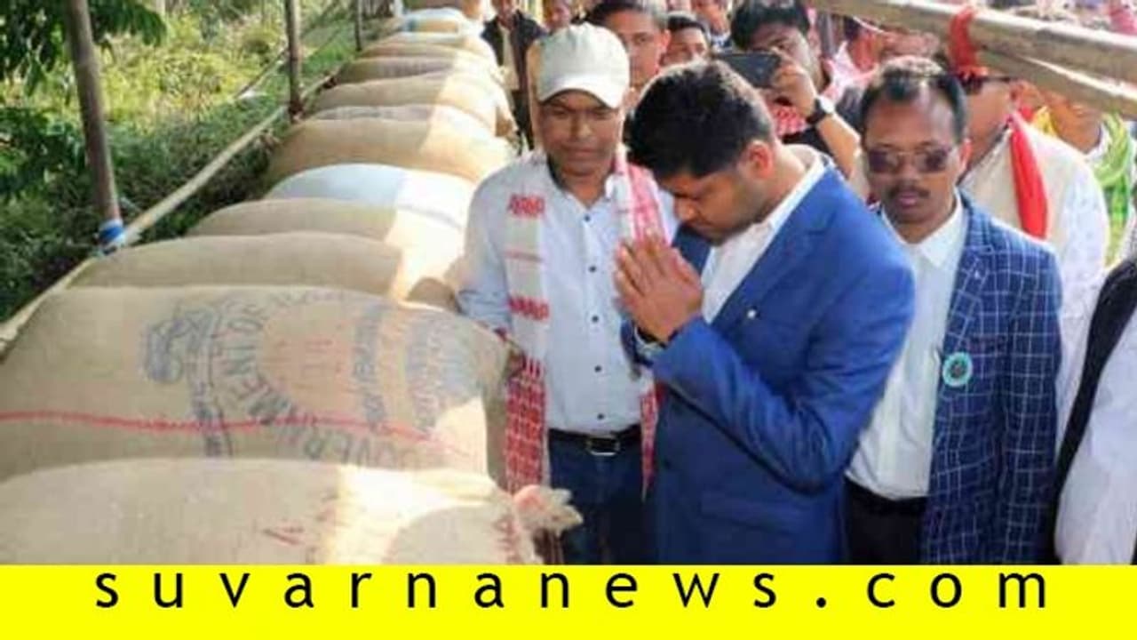 ಸಿಎಎ ವಿರುದ್ಧ ಕಾನೂನು ಸಮರಕ್ಕೆ 320 ಕ್ವಿಂಟಲ್ ಭತ್ತ ಕೊಟ್ಟ ರೈತರು! ಸಿಎಎ ವಿರುದ್ಧ ಕಾನೂನು ಸಮರಕ್ಕೆ 320 ಕ್ವಿಂಟಲ್ ಭತ್ತ ಕೊಟ್ಟ ರೈತರು!