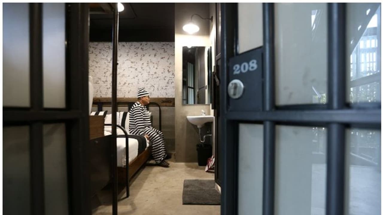 തെറ്റൊന്നും ചെയ്തില്ലെങ്കിലും ജയിലില് കിടക്കാം, പ്രേമിക്കാന്വരെ സൗകര്യവുമുണ്ട്! തെറ്റൊന്നും ചെയ്തില്ലെങ്കിലും ജയിലില് കിടക്കാം, പ്രേമിക്കാന്വരെ സൗകര്യവുമുണ്ട്!