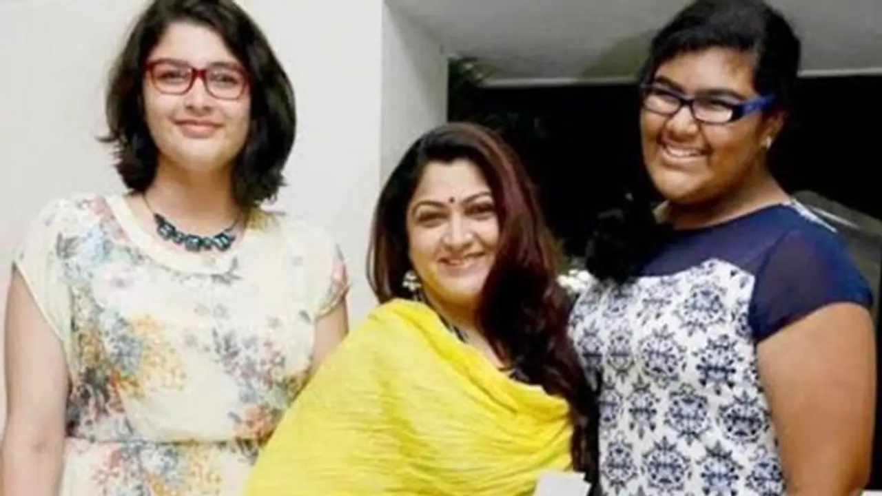 நடிகை குஷ்புவின் மகளா இது?.... உடல் எடையை குறைத்து ஓவர் ஸ்லிம்மான போட்டோ...! நடிகை குஷ்புவின் மகளா இது?.... உடல் எடையை குறைத்து ஓவர் ஸ்லிம்மான போட்டோ...!