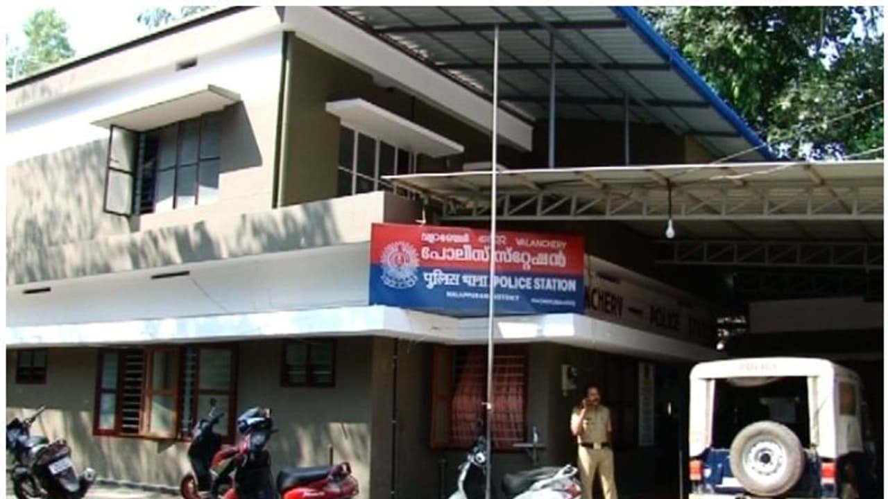 വളാഞ്ചേരി പീഡനം; നാല് പെണ്കുട്ടികള്ക്കും സംരക്ഷണം ഉറപ്പാക്കുമെന്ന് മലപ്പുറം ശിശുക്ഷേമ സമിതി വളാഞ്ചേരി പീഡനം; നാല് പെണ്കുട്ടികള്ക്കും സംരക്ഷണം ഉറപ്പാക്കുമെന്ന് മലപ്പുറം ശിശുക്ഷേമ സമിതി