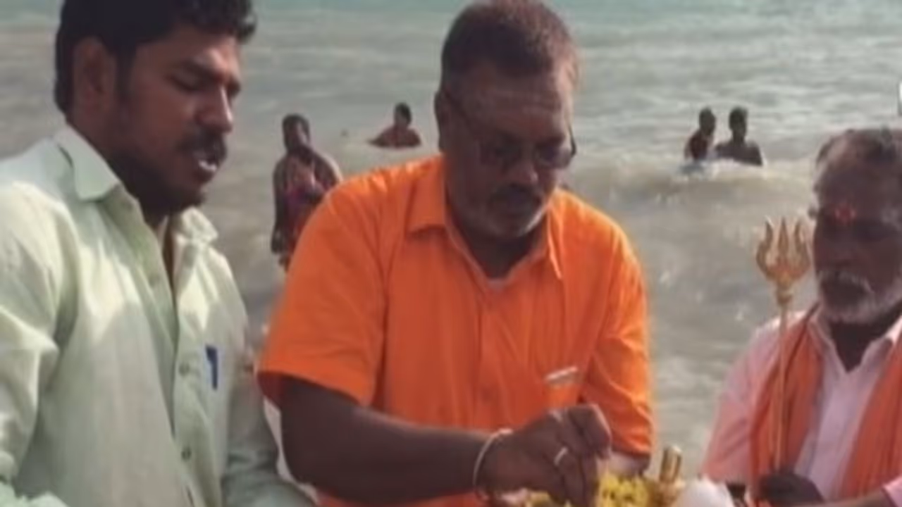 அயோத்தியில் ராமர் கோவில்..! ராமேஸ்வரத்தில் இனிதே தொடங்கிய பூஜை..! அயோத்தியில் ராமர் கோவில்..! ராமேஸ்வரத்தில் இனிதே தொடங்கிய பூஜை..!