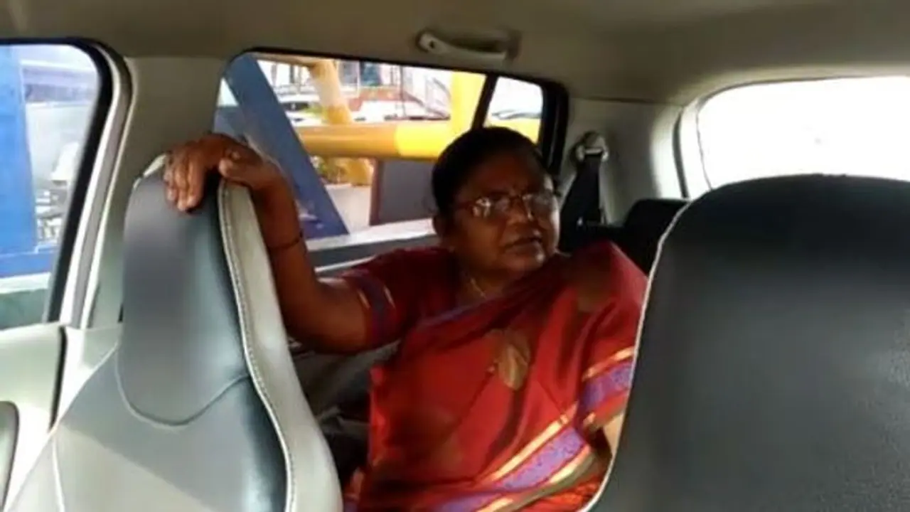 ரூ.45 கொடுக்க முடியாது..! முக்கால் மணி நேரமாக விவாதம் செய்து டோல்கேட்டில் பணம் செலுத்தாமல் சென்ற முன்னாள் எம் எல்.ஏ. பாலபாரதி...! ரூ.45 கொடுக்க முடியாது..! முக்கால் மணி நேரமாக விவாதம் செய்து டோல்கேட்டில் பணம் செலுத்தாமல் சென்ற முன்னாள் எம் எல்.ஏ. பாலபாரதி...!