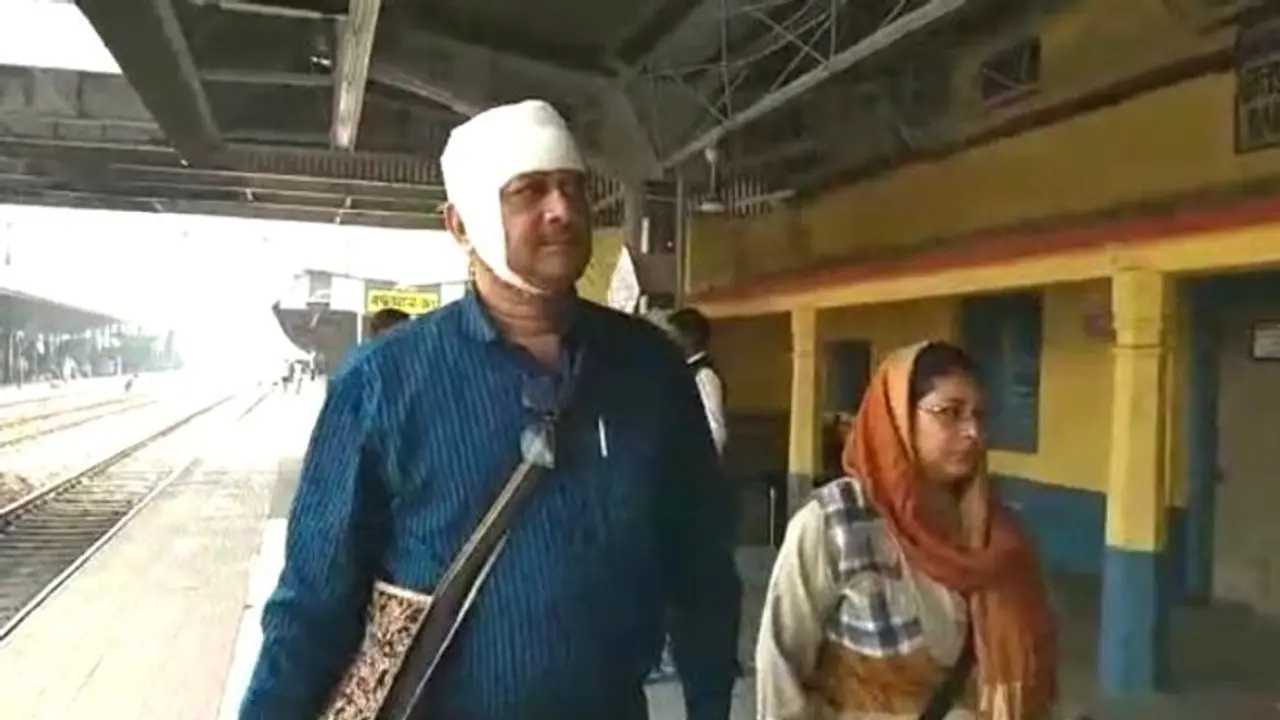 হঠাৎ ট্রেনের ভিতর পাথর হামলা, রক্তে ভিজল শিক্ষকের জামা
