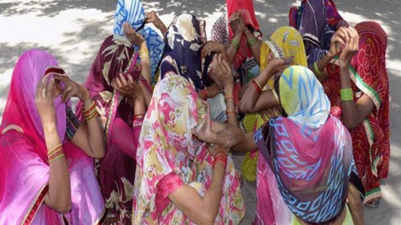 शादी वाले घर पसरा मातम: लड़की की दुल्हन बनने से पहले उजड़ गईं खुशियां, चीख चीखकर कह रही एक ही बात शादी वाले घर पसरा मातम: लड़की की दुल्हन बनने से पहले उजड़ गईं खुशियां, चीख चीखकर कह रही एक ही बात