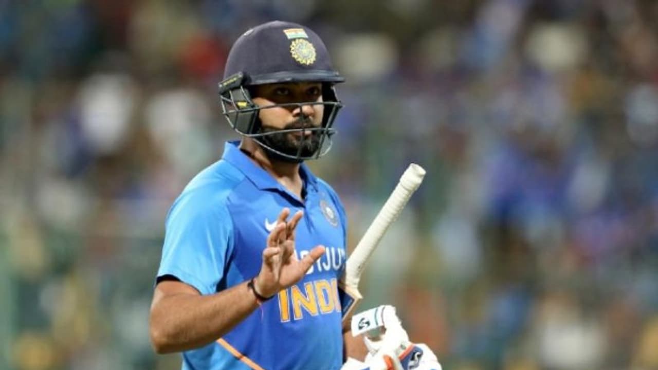 നാടും ജീവനുമാണ് പ്രധാനം; ഐപിഎല്ലിനെ കുറിച്ച് ചിന്തിക്കാനാനില്ലെന്ന് രോഹിത് ശര്‍മ