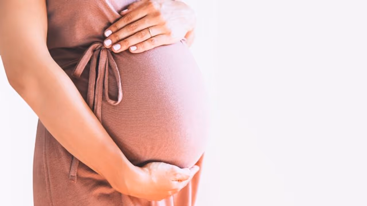 ஹனிமூனுக்கு மகளுடன் தாயாரையும் அழைத்து சென்ற மருமகன்... மாமியாரையும் கர்ப்பமாக்கியதால் அதிர்ச்சி..! ஹனிமூனுக்கு மகளுடன் தாயாரையும் அழைத்து சென்ற மருமகன்... மாமியாரையும் கர்ப்பமாக்கியதால் அதிர்ச்சி..!