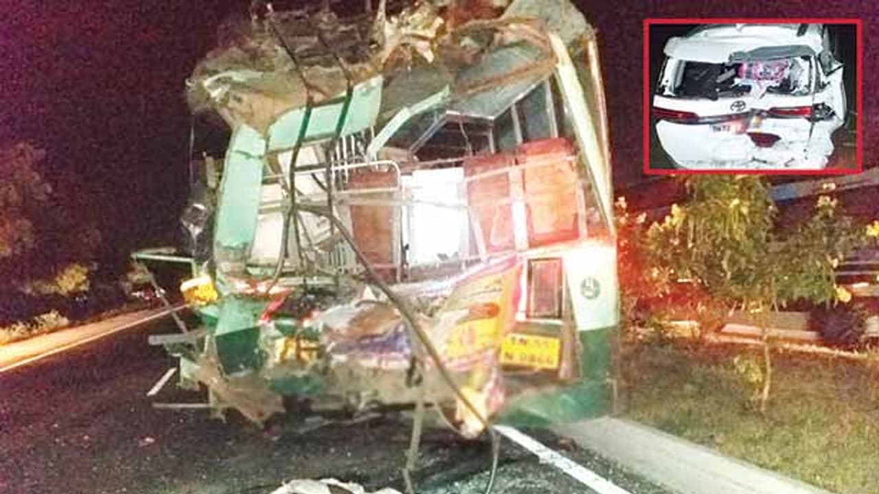 அதிகாலையில் கோர விபத்து..! கார் அரசு பேருந்து மீது பயங்கரமாக மோதிய ஆம்னி பஸ்..! 4 பேர் உடல் நசுங்கி பலி..!