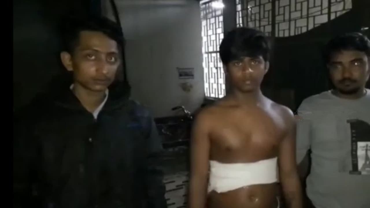 কাকার সঙ্গে বাড়ি ফেরার পথে গুলিবিদ্ধ কিশোর, ফের শুটআউট মুর্শিদাবাদে কাকার সঙ্গে বাড়ি ফেরার পথে গুলিবিদ্ধ কিশোর, ফের শুটআউট মুর্শিদাবাদে