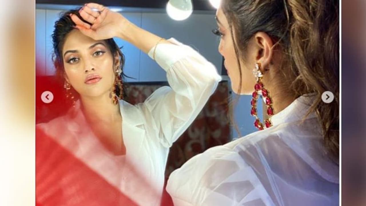 নুসরতের রান্না ঘর, এবার বরের পছন্দের কেক নিজে হাতে বানালেন অভিনেত্রী নুসরতের রান্না ঘর, এবার বরের পছন্দের কেক নিজে হাতে বানালেন অভিনেত্রী