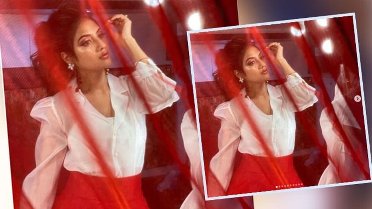 করোনার সঙ্গে লড়ছেন বাবা, শরীরী মোচড়ে টিকটক কাঁপালেন সাংসদ অভিনেত্রী করোনার সঙ্গে লড়ছেন বাবা, শরীরী মোচড়ে টিকটক কাঁপালেন সাংসদ অভিনেত্রী