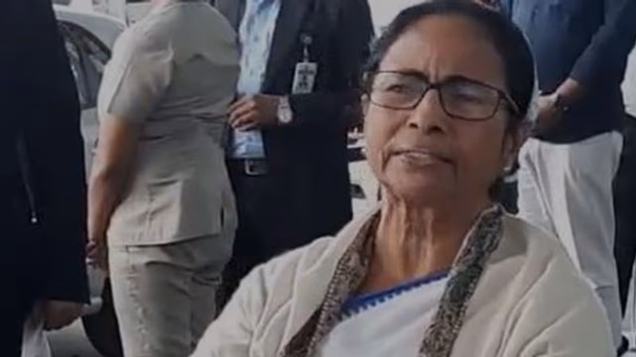 'শ্রদ্ধার ও কাছের একজনকে হারালাম', কৃষ্ণা বসুর মত্যুতে টুইট মুখ্যমন্ত্রীর 'শ্রদ্ধার ও কাছের একজনকে হারালাম', কৃষ্ণা বসুর মত্যুতে টুইট মুখ্যমন্ত্রীর