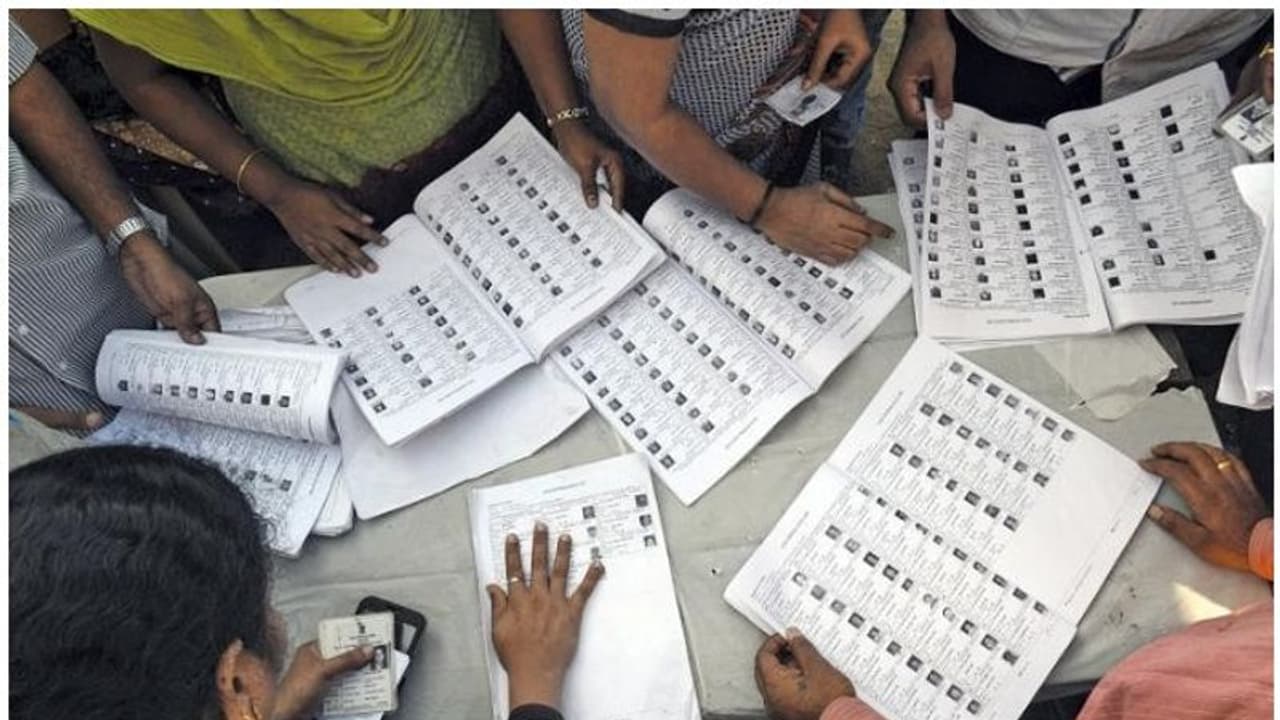 തദ്ദേശഭരണ തെരഞ്ഞെടുപ്പിനുള്ള കരട് വോട്ടര് പട്ടിക പ്രസിദ്ധീകരിച്ചു; ഫെബ്രുവരി 14 വരെ പേര് ചേര്ക്കാം തദ്ദേശഭരണ തെരഞ്ഞെടുപ്പിനുള്ള കരട് വോട്ടര് പട്ടിക പ്രസിദ്ധീകരിച്ചു; ഫെബ്രുവരി 14 വരെ പേര് ചേര്ക്കാം