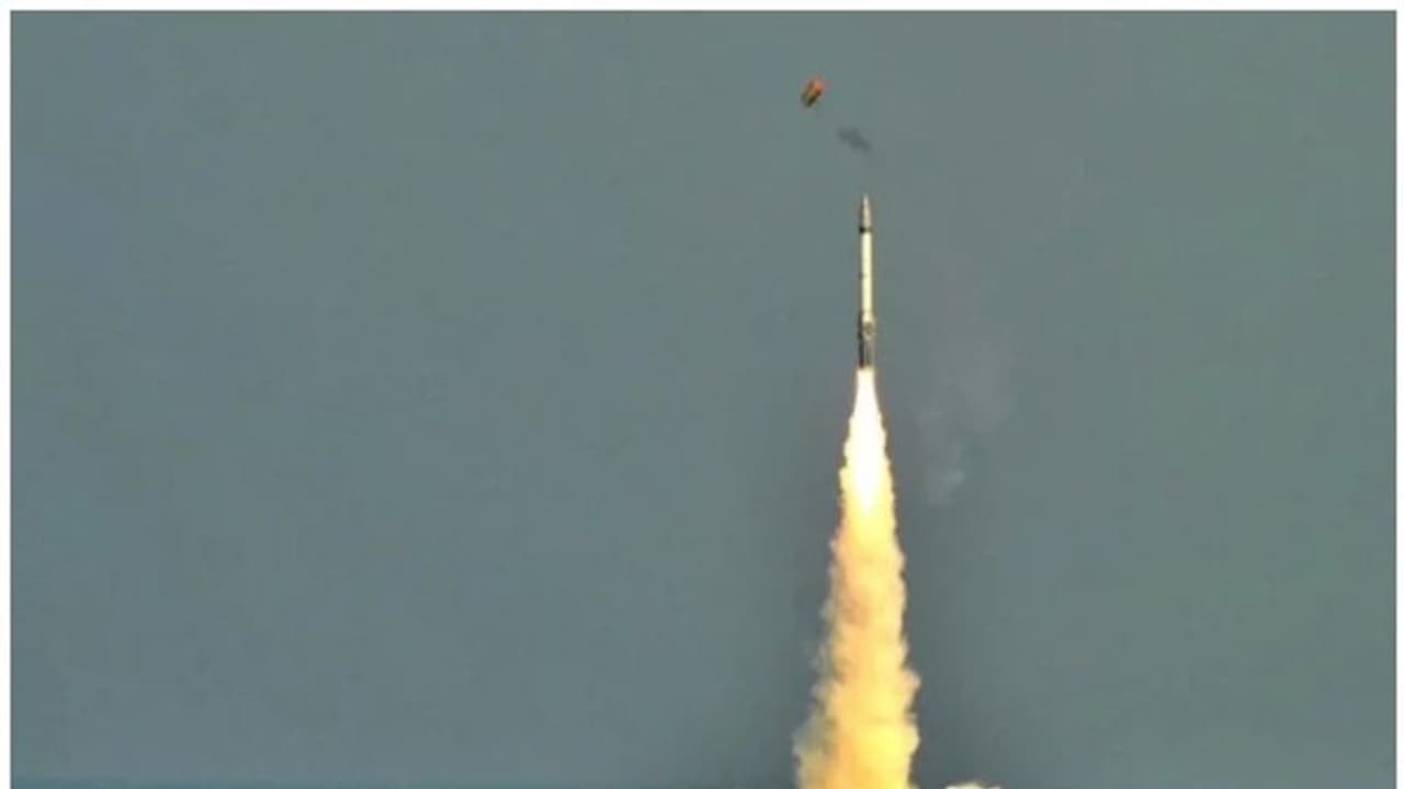 বিশ্বে করোনা ত্রাসের মধ্যেও চন্দ্র অভিযানের লক্ষ্যে অনড় চিন, সফল উৎক্ষেপন লংমার্চের বিশ্বে করোনা ত্রাসের মধ্যেও চন্দ্র অভিযানের লক্ষ্যে অনড় চিন, সফল উৎক্ষেপন লংমার্চের