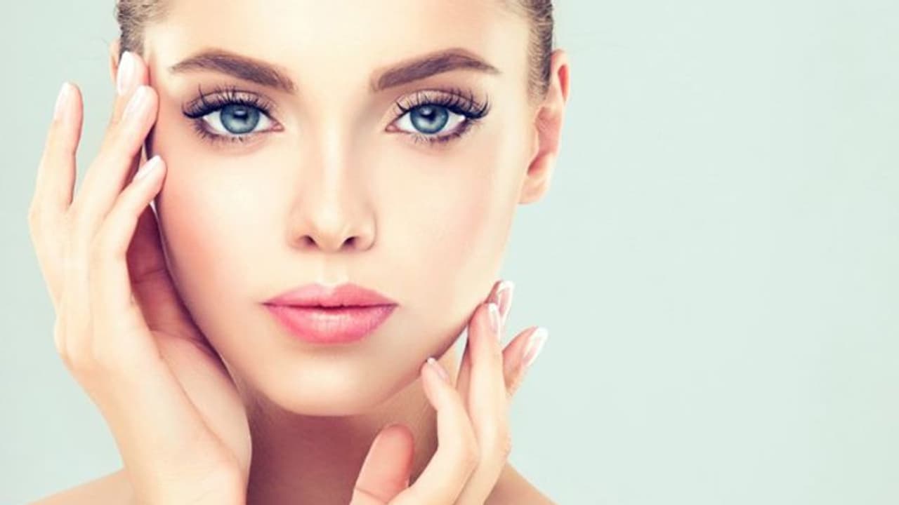 ചർമ്മം തിളക്കമുള്ളതാക്കാൻ സഹായിക്കുന്ന അഞ്ച് ഭക്ഷണങ്ങൾ ചർമ്മം തിളക്കമുള്ളതാക്കാൻ സഹായിക്കുന്ന അഞ്ച് ഭക്ഷണങ്ങൾ