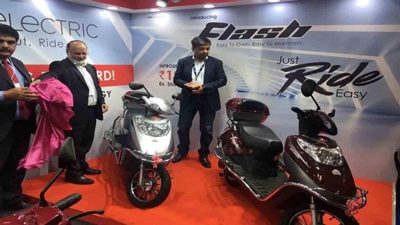 హీరో ద్విచక్ర వాహనాలపై భారీ తగ్గింపు...కేవలం 29 వేలకే... హీరో ద్విచక్ర వాహనాలపై భారీ తగ్గింపు...కేవలం 29 వేలకే...