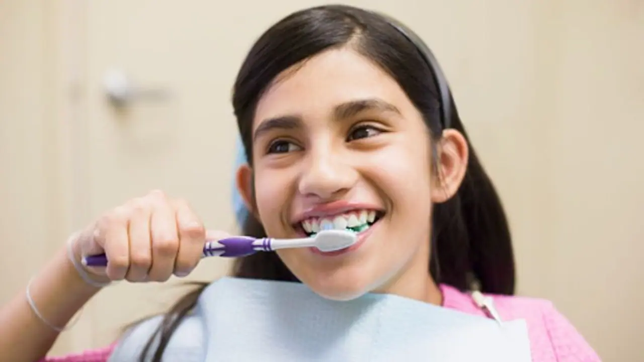 দাঁতের সমস্যায় ভুগছেন, নিজের টুথপেস্ট বানিয়ে নিন বাড়িতেই