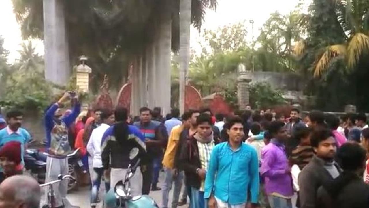 প্রসেনজিতের বাগানবাড়িতে বিপত্তি, জলে নেমে তলিয়ে গেল যুবক প্রসেনজিতের বাগানবাড়িতে বিপত্তি, জলে নেমে তলিয়ে গেল যুবক