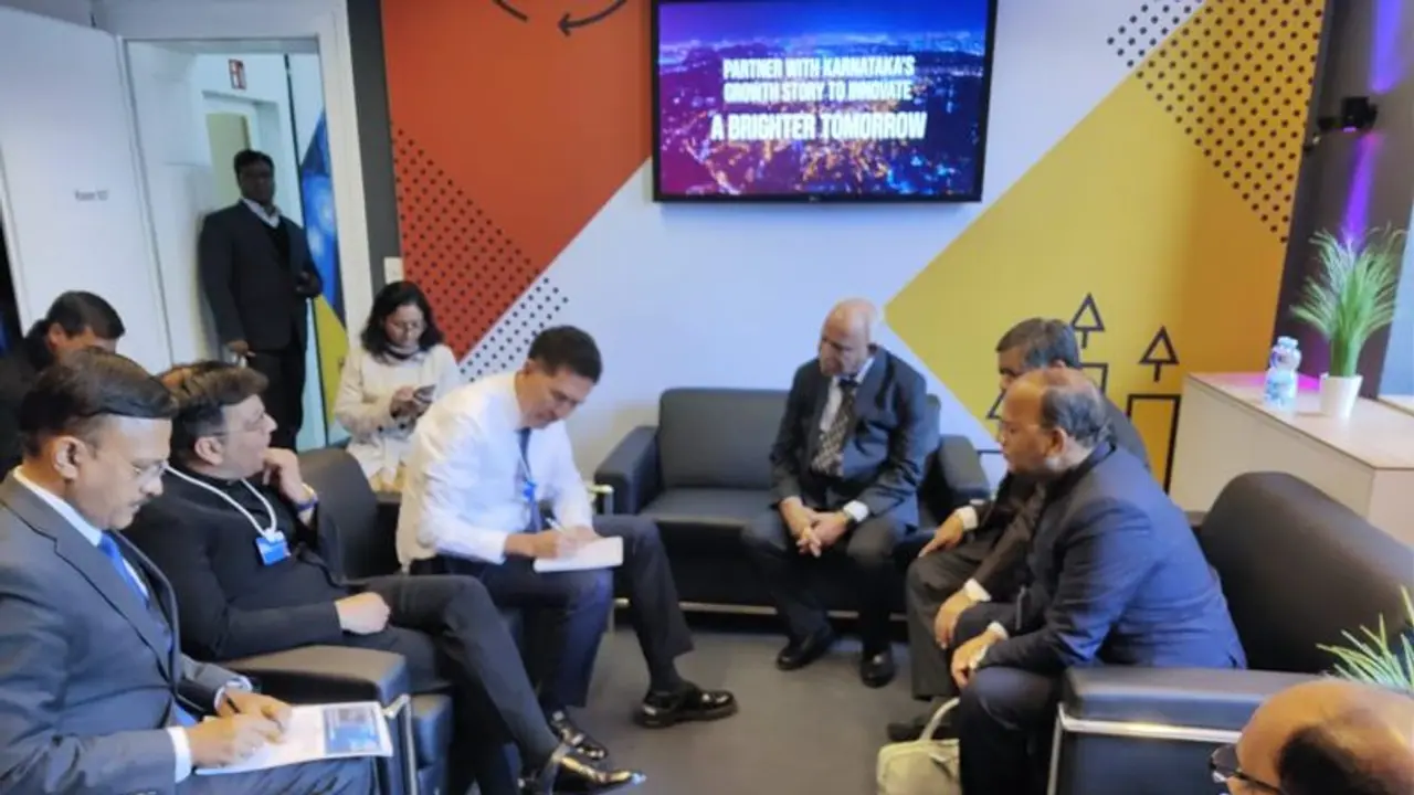 ದಾವೋಸ್ನಲ್ಲೂ ಸಿಎಂ ಬಿಎಸ್ವೈ ರೈತರ ಜಪ! ದಾವೋಸ್ನಲ್ಲೂ ಸಿಎಂ ಬಿಎಸ್ವೈ ರೈತರ ಜಪ!