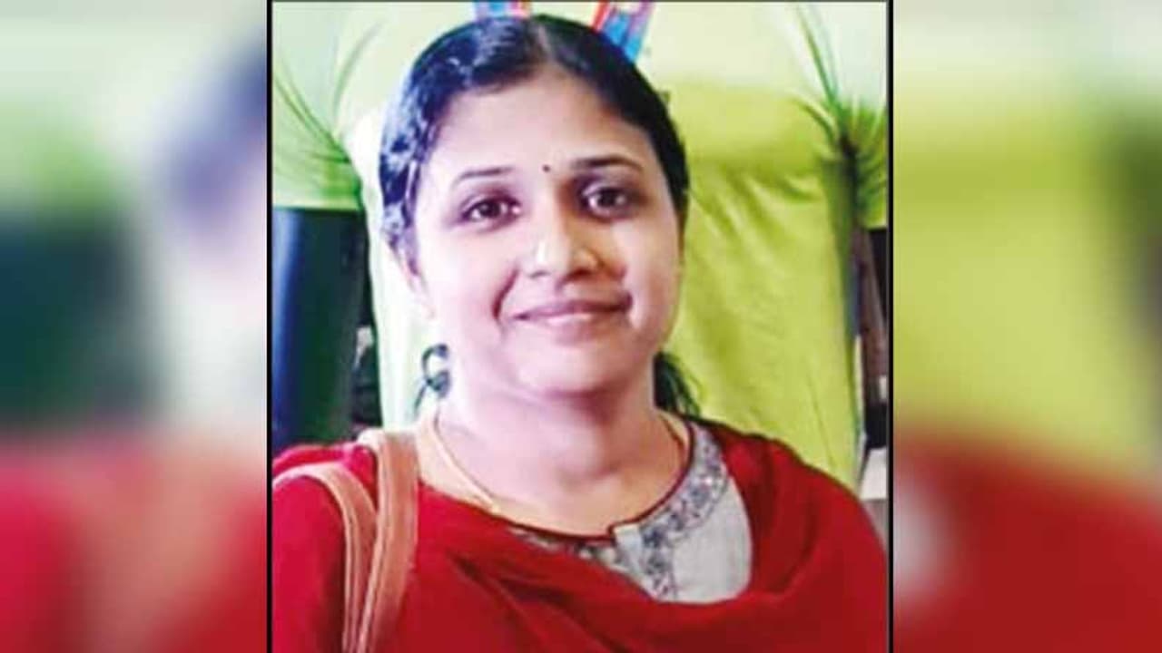 பிளிறி துரத்திய யானை! பயத்தில் மனைவியை கைவிட்டு எஸ்கேப் ஆன கணவன்!: பாலமலையில் பயங்கர சம்பவம்! பிளிறி துரத்திய யானை! பயத்தில் மனைவியை கைவிட்டு எஸ்கேப் ஆன கணவன்!: பாலமலையில் பயங்கர சம்பவம்!