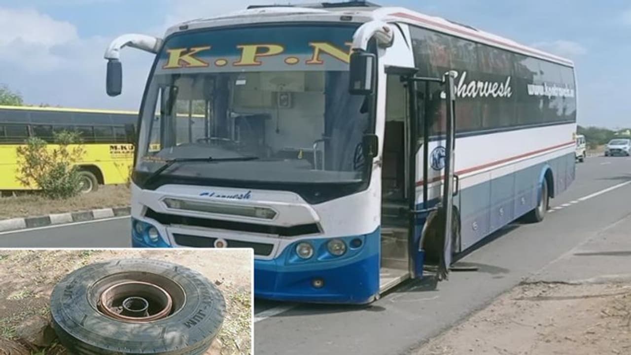 தனியாக கழண்டு ஓடிய சொகுசு பேருந்து டயர்..! பயங்கர அதிர்ச்சியுடன் உயிர் தப்பிய பயணிகள்..! தனியாக கழண்டு ஓடிய சொகுசு பேருந்து டயர்..! பயங்கர அதிர்ச்சியுடன் உயிர் தப்பிய பயணிகள்..!