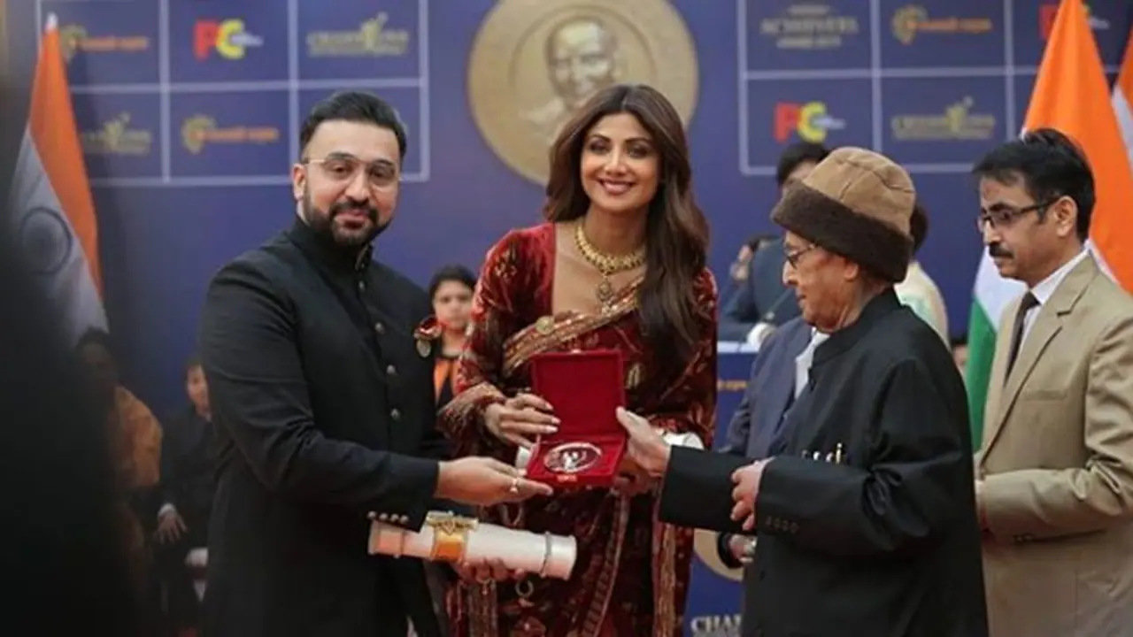 Shilpa Shetty receives Champions of Change award for Swachh Bharat Abhiyan Shilpa Shetty receives Champions of Change award for Swachh Bharat Abhiyan