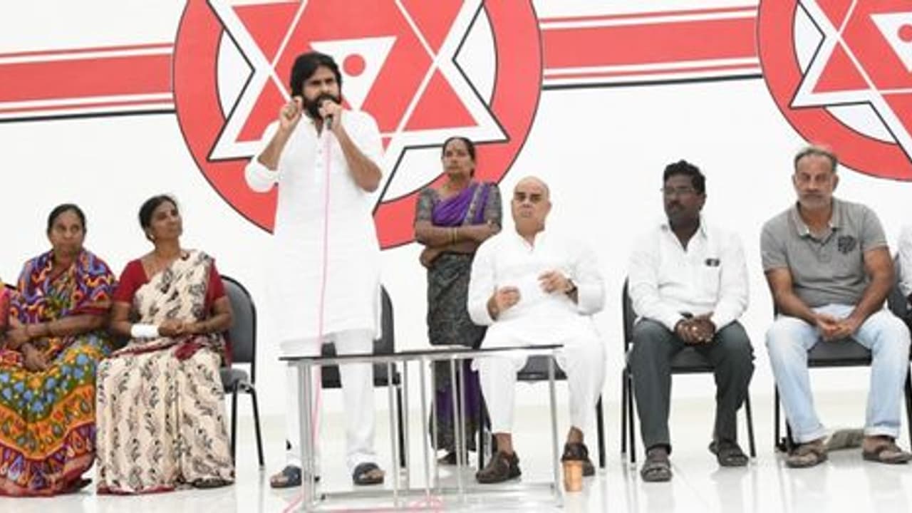 రాజధాని రైతులకు అండగా నిలుద్దాం: బీజేపీ, జనసేనల నిర్ణయం రాజధాని రైతులకు అండగా నిలుద్దాం: బీజేపీ, జనసేనల నిర్ణయం