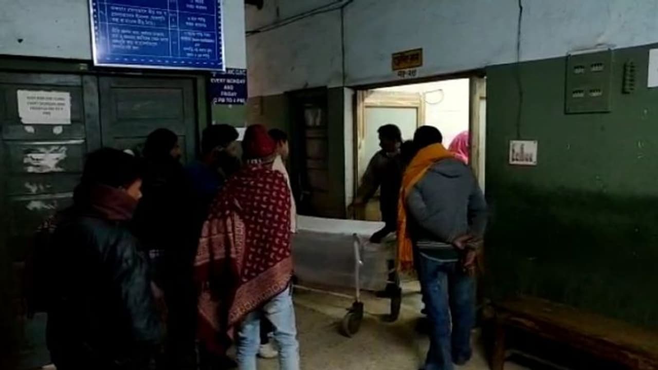 এনআরসি র নথি সংশোধন করতে গিয়ে দুর্ঘটনায় গৃহবধূর মৃত্য়ু, গুরুতর জখম স্বামী ও দুই ছেলে এনআরসি র নথি সংশোধন করতে গিয়ে দুর্ঘটনায় গৃহবধূর মৃত্য়ু, গুরুতর জখম স্বামী ও দুই ছেলে