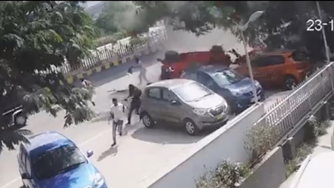 బయోడైవర్సిటీ ఫ్లైఓవర్ ప్రమాదం: మద్యం తాగి ర్యాష్ డ్రైవింగ్, టెక్కీ డ్రైవింగ్ లైసెన్స్ రద్దు బయోడైవర్సిటీ ఫ్లైఓవర్ ప్రమాదం: మద్యం తాగి ర్యాష్ డ్రైవింగ్, టెక్కీ డ్రైవింగ్ లైసెన్స్ రద్దు