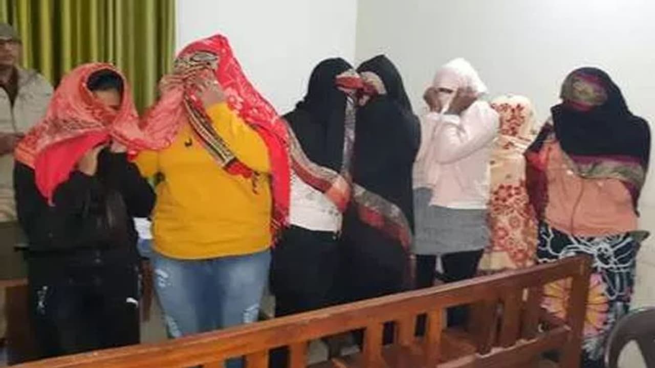 CCB Police Raid: ಸ್ಪಾ ಮೇಲೆ ದಾಳಿ: ವಿದೇಶಿ ಮಹಿಳೆಯರ ರಕ್ಷಣೆ CCB Police Raid: ಸ್ಪಾ ಮೇಲೆ ದಾಳಿ: ವಿದೇಶಿ ಮಹಿಳೆಯರ ರಕ್ಷಣೆ