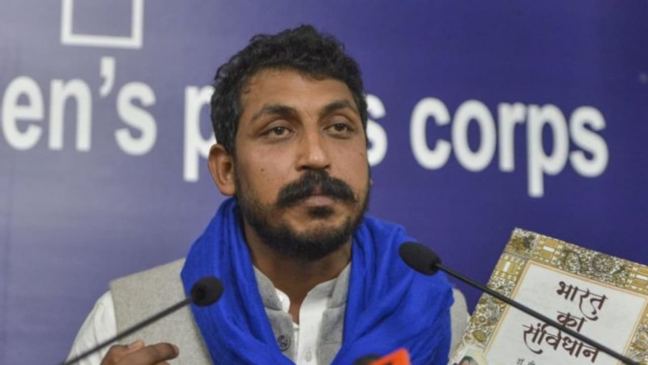 യുപിയിൽ സിഎഎ പ്രതിഷേധത്തിൽ പങ്കെടുക്കാനെത്തിയ ചന്ദ്രശേഖർ ആസാദ് വീട്ടുതടങ്കലിൽ