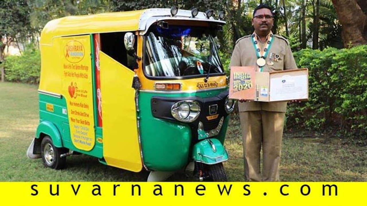 ಕುಂದಾನಗರಿಯಲ್ಲೊಬ್ಬ ಆ್ಯಂಬುಲೆನ್ಸ್ ಮ್ಯಾನ್: ರೋಗಿಗಳಿಗೆ ಉಚಿತ ಸೇವೆ ಕುಂದಾನಗರಿಯಲ್ಲೊಬ್ಬ ಆ್ಯಂಬುಲೆನ್ಸ್ ಮ್ಯಾನ್: ರೋಗಿಗಳಿಗೆ ಉಚಿತ ಸೇವೆ