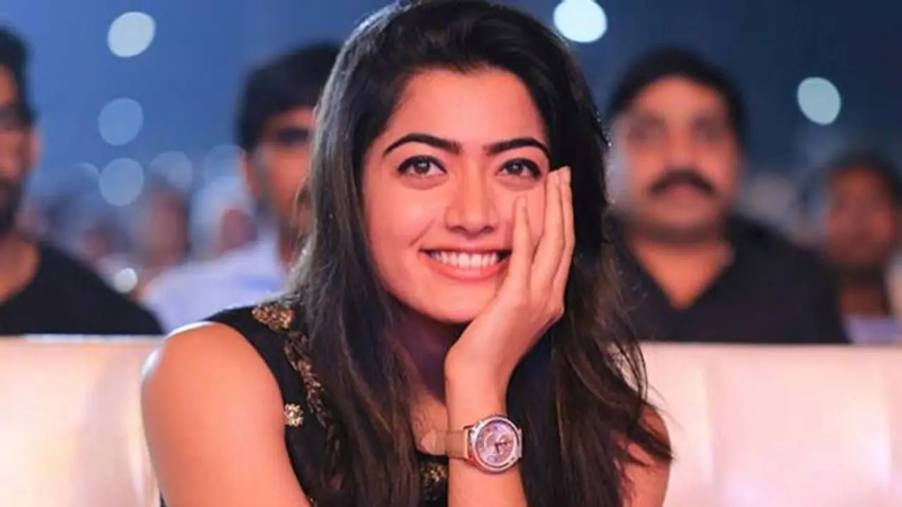 వాలెంటైన్స్ డేకి తనతో డిన్నర్ కి వెళ్లా.. రష్మిక కామెంట్స్!