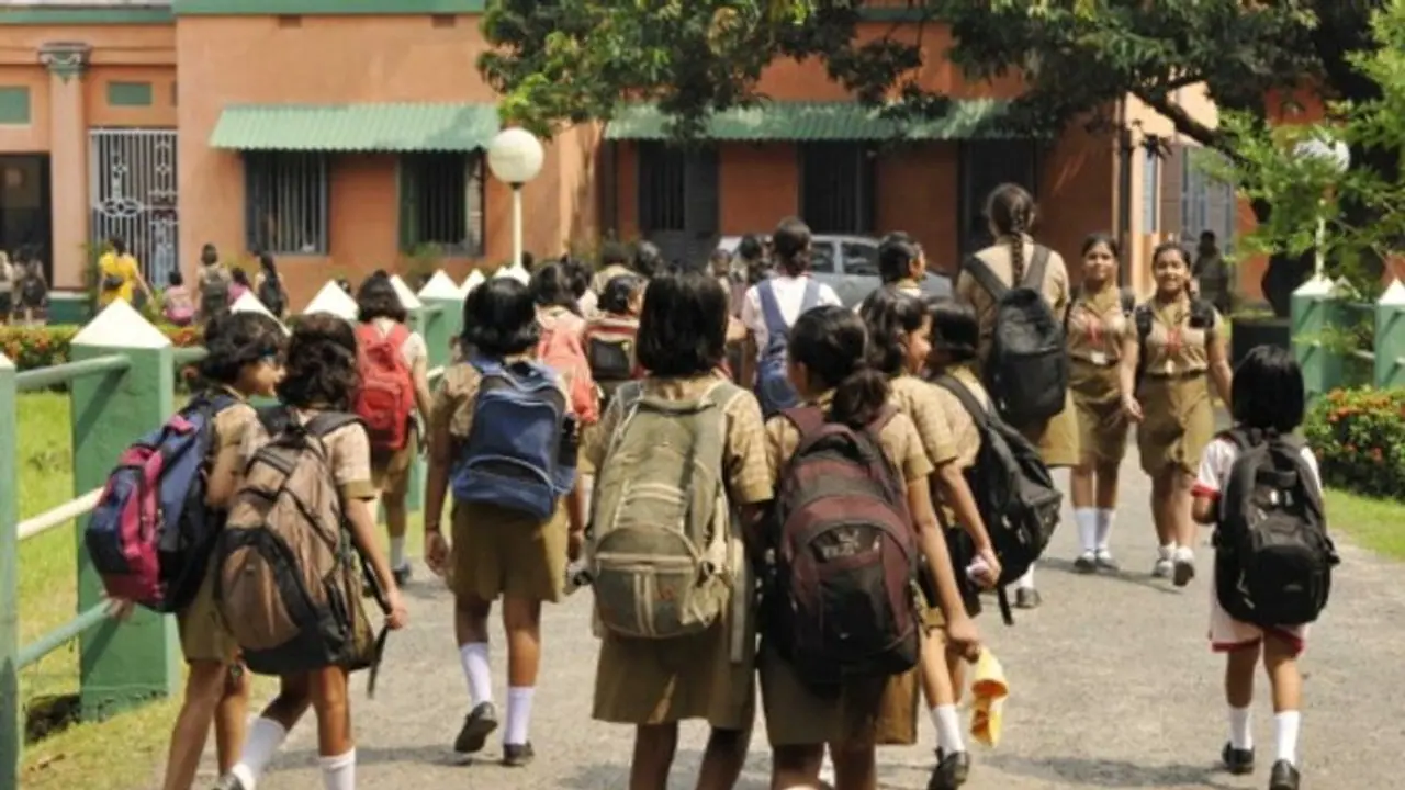 তৃণমূল কাউন্সিলরের মদতে স্কুলবাড়িতে বিয়ের আসর, বিপাকে শিক্ষক ও পড়ুয়ারা তৃণমূল কাউন্সিলরের মদতে স্কুলবাড়িতে বিয়ের আসর, বিপাকে শিক্ষক ও পড়ুয়ারা