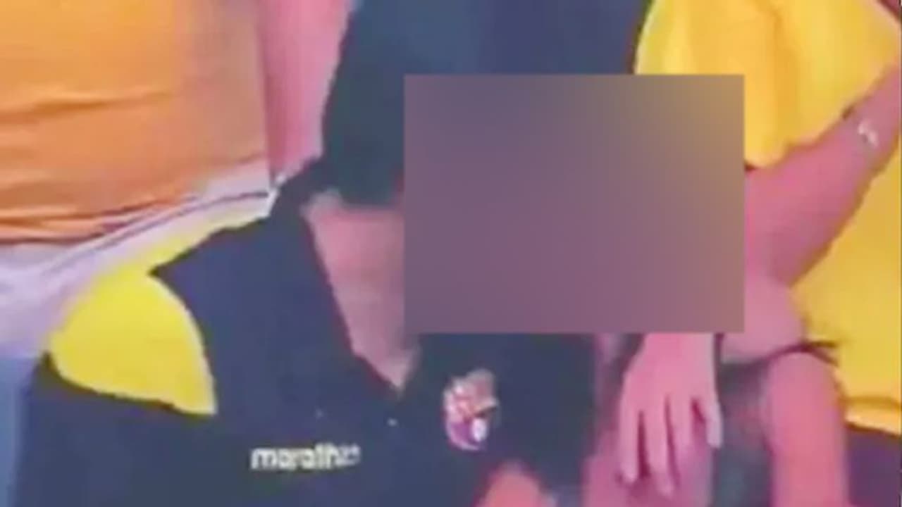 మ్యాచ్ మధ్యలో పరస్త్రీపై ముద్దుల వర్షం : భార్యను మోసం చేశానంటూ పోస్ట్ మ్యాచ్ మధ్యలో పరస్త్రీపై ముద్దుల వర్షం : భార్యను మోసం చేశానంటూ పోస్ట్