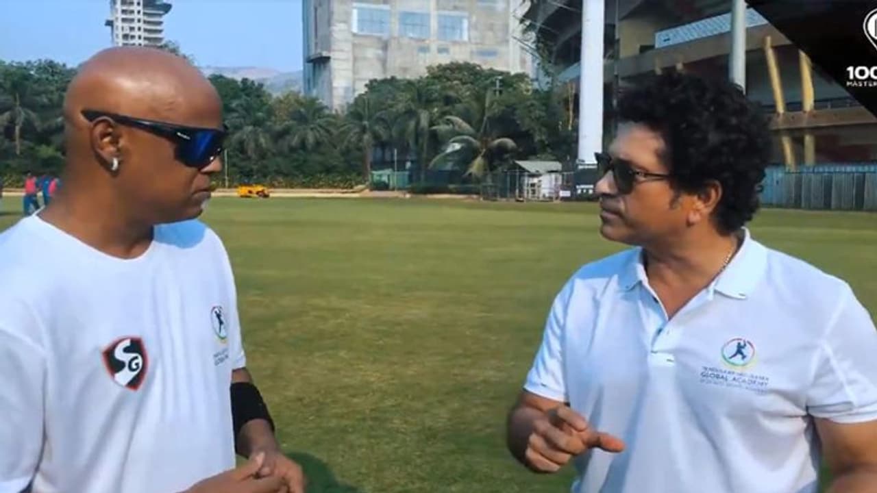 सचिन ने बचपन के दोस्त विनोद कांबली को किया चैलेंज, बोले एक हफ्ते के अंदर कर के दिखाओ यह काम सचिन ने बचपन के दोस्त विनोद कांबली को किया चैलेंज, बोले एक हफ्ते के अंदर कर के दिखाओ यह काम