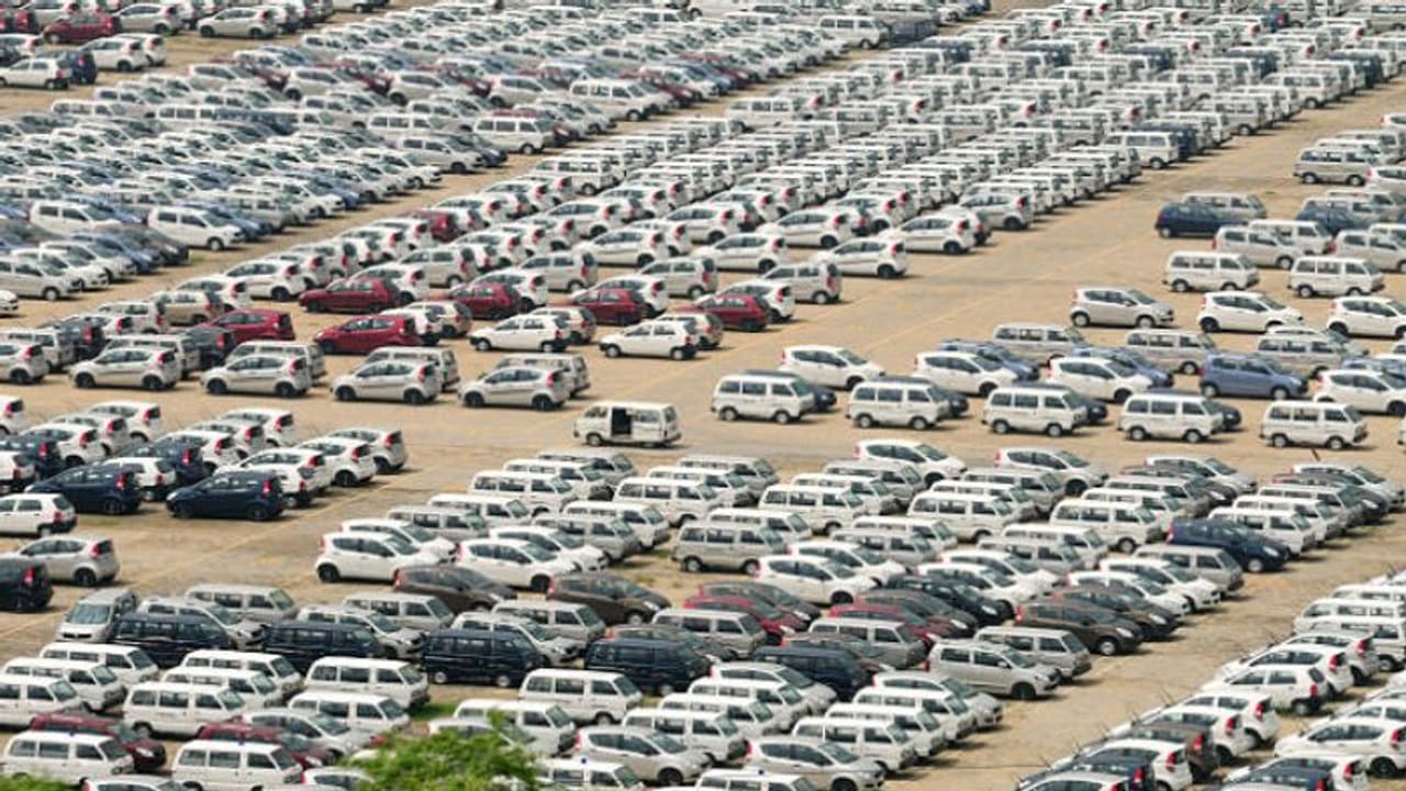 కళ తప్పిన ఆటో ఎక్స్‌పో: బీఎండబ్ల్యూ, జాగ్వార్ వంటి దిగ్గజాలు దూరం