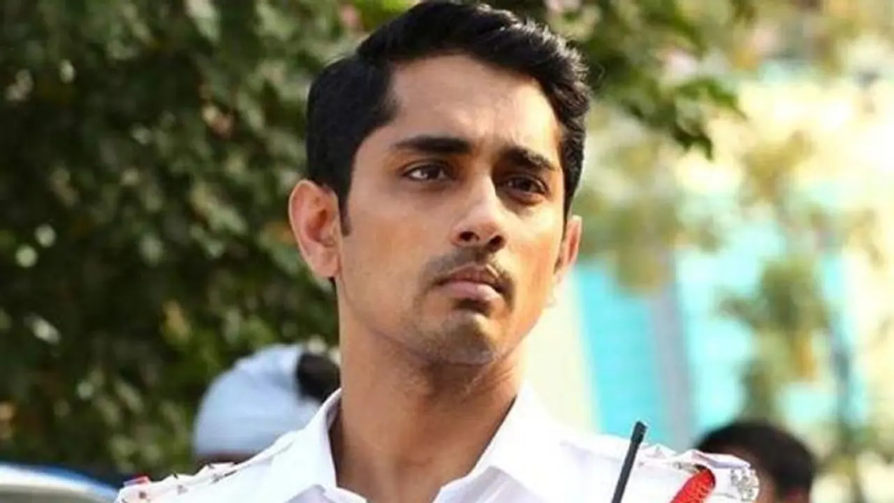 டுவிட்டரில் கட்டி உருண்ட தமிழ், தெலுங்கு ரசிகர்கள்... "பைத்தியம்" என திட்டிய நடிகர் சித்தார்த்....! டுவிட்டரில் கட்டி உருண்ட தமிழ், தெலுங்கு ரசிகர்கள்... "பைத்தியம்" என திட்டிய நடிகர் சித்தார்த்....!