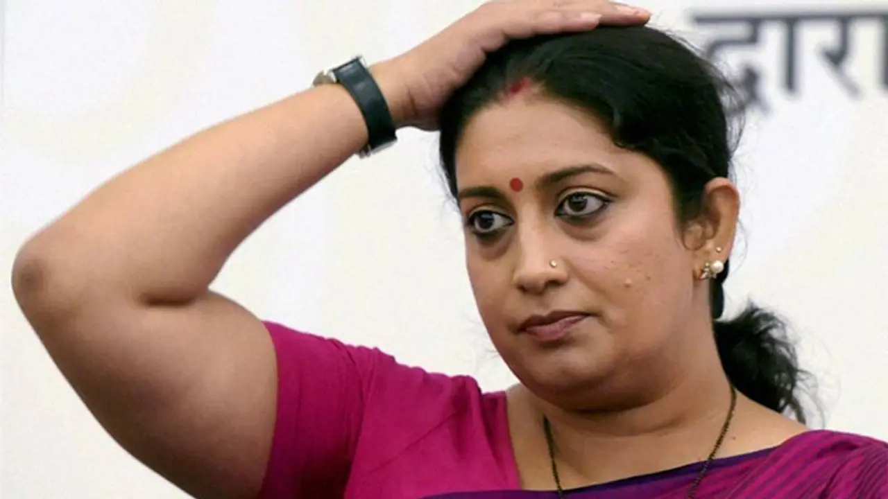 కేజ్రీవాల్ పై స్మృతీ ఇరాని ట్వీట్ : "యేల్" డిగ్రీలు అందరికి ఉండవు కదా అంటూ ట్రోలింగ్ కేజ్రీవాల్ పై స్మృతీ ఇరాని ట్వీట్ : "యేల్" డిగ్రీలు అందరికి ఉండవు కదా అంటూ ట్రోలింగ్