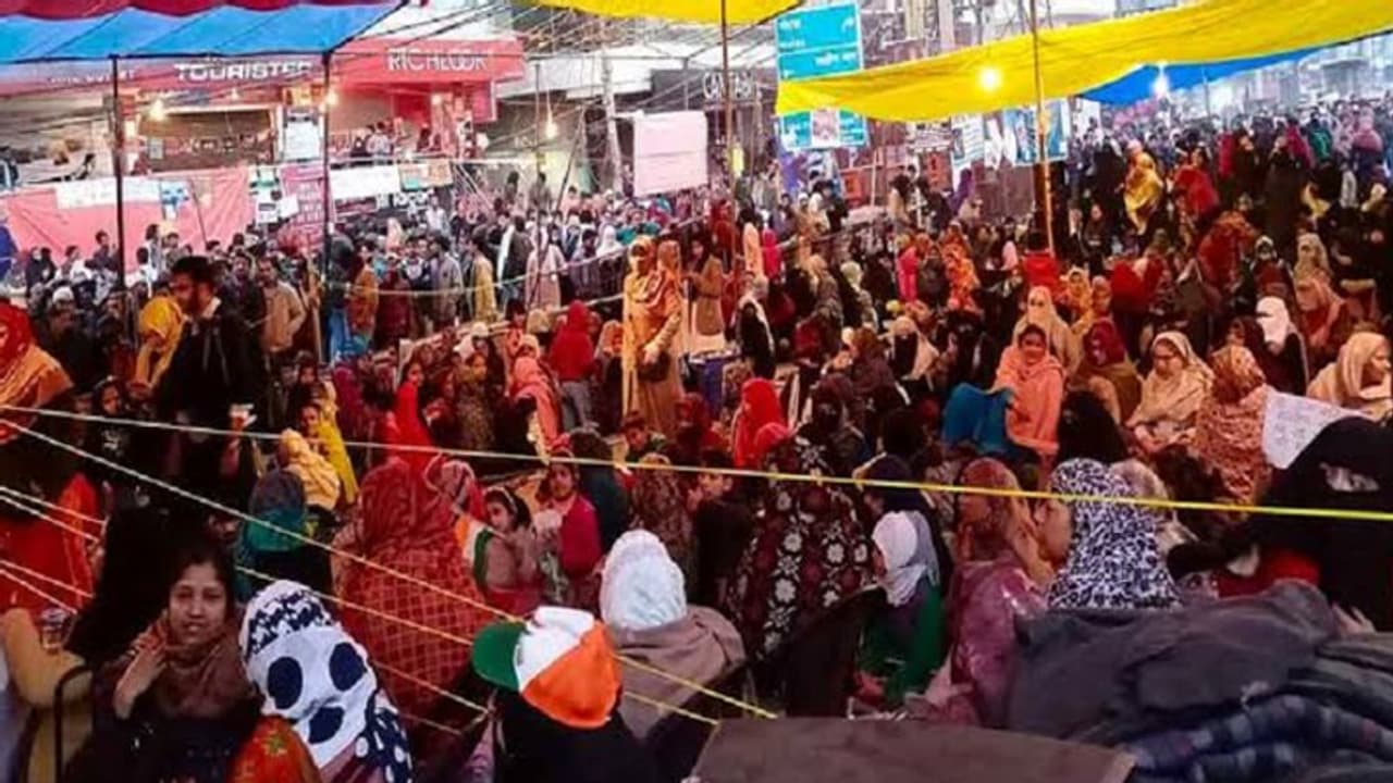 BJP सांसद ने शाहीन बाग में प्रोटेस्ट को बताया सुरक्षा के लिए खतरा, कहा, उड़ाया जा रहा सिस्टम का मजाक BJP सांसद ने शाहीन बाग में प्रोटेस्ट को बताया सुरक्षा के लिए खतरा, कहा, उड़ाया जा रहा सिस्टम का मजाक