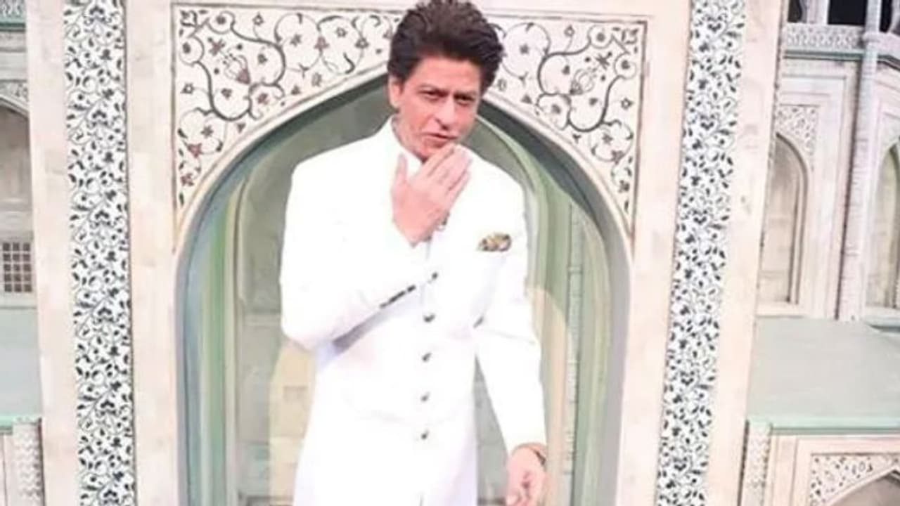 ആദ്യ സാലറി കൊണ്ട് 'കിംഗ് ഖാന്' വാങ്ങിക്കഴിച്ചത് എന്താണെന്നറിയാമോ? ആദ്യ സാലറി കൊണ്ട് 'കിംഗ് ഖാന്' വാങ്ങിക്കഴിച്ചത് എന്താണെന്നറിയാമോ?