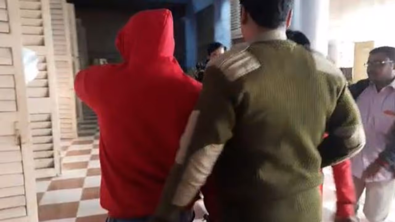 জিরাটে ছাত্রী অপহরণ করে খুনের মামলায় দোষী সাব্য়স্ত অভিযুক্তরা জিরাটে ছাত্রী অপহরণ করে খুনের মামলায় দোষী সাব্য়স্ত অভিযুক্তরা