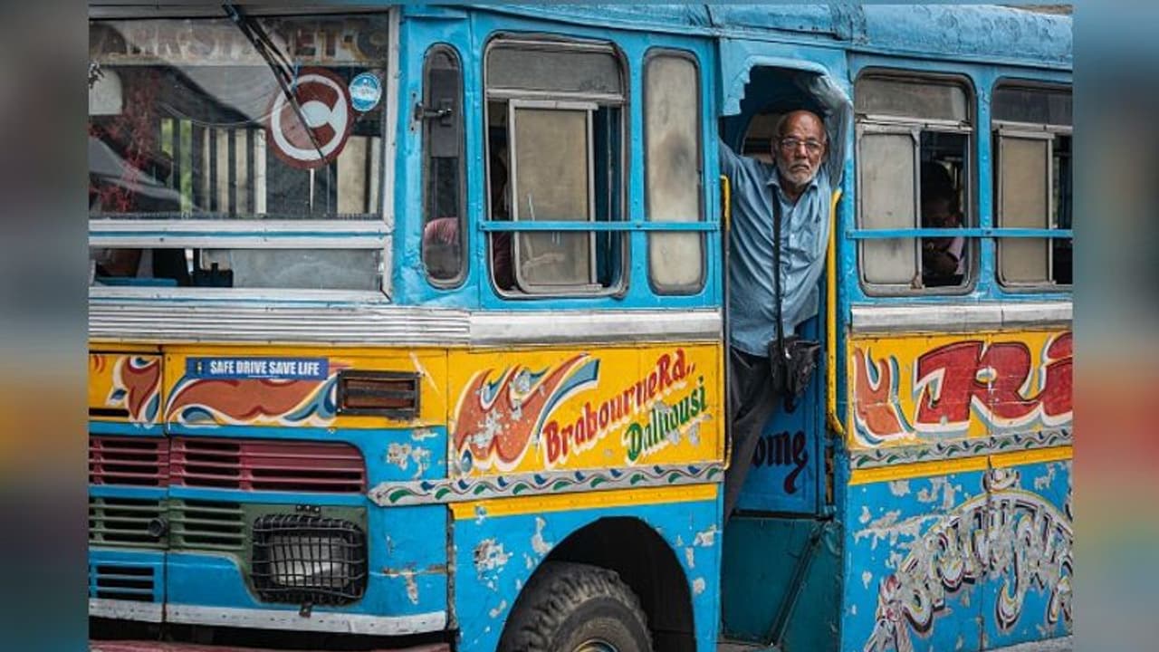 বাসের ভাড়া ন্যূনতম ৯ টাকা করার দাবি, ফের আন্দোলনে নামবে মালিকপক্ষ বাসের ভাড়া ন্যূনতম ৯ টাকা করার দাবি, ফের আন্দোলনে নামবে মালিকপক্ষ