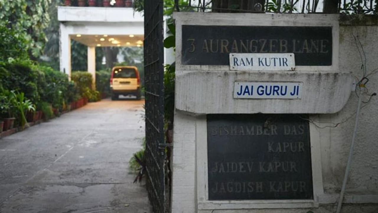 பிரபல சைக்கிள் நிறுவன அதிபர் மனைவி தூக்கிட்டு தற்கொலை... அதிர்ச்சியில் குடும்பத்தினர்..! பிரபல சைக்கிள் நிறுவன அதிபர் மனைவி தூக்கிட்டு தற்கொலை... அதிர்ச்சியில் குடும்பத்தினர்..!