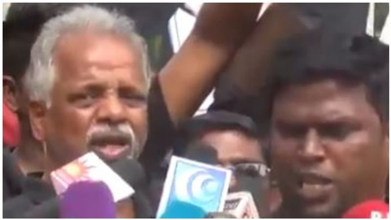 ரஜினி இனி தமிழ்நாட்டில் நடமாட முடியாது... உயிரோடு விடமாட்டோம்... பெரியாரிஸ்ட்கள் பகிரங்க மிரட்டல்..! ரஜினி இனி தமிழ்நாட்டில் நடமாட முடியாது... உயிரோடு விடமாட்டோம்... பெரியாரிஸ்ட்கள் பகிரங்க மிரட்டல்..!